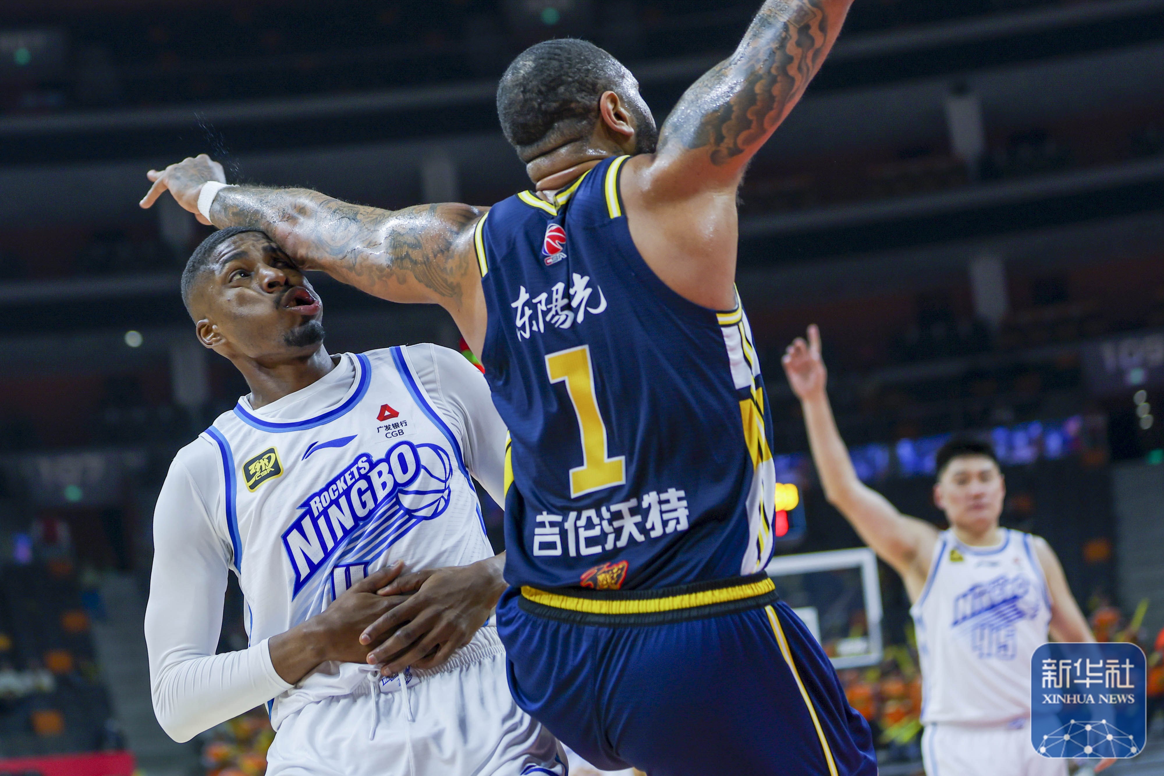 浙江男篮险胜广东队，士气大振