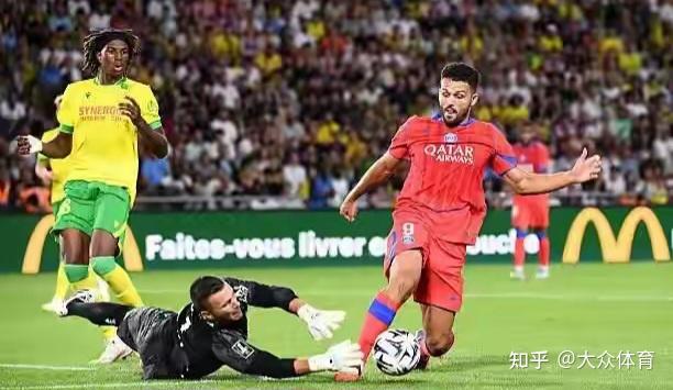 包含南特在法甲比赛中遭遇失利，排名下滑的词条