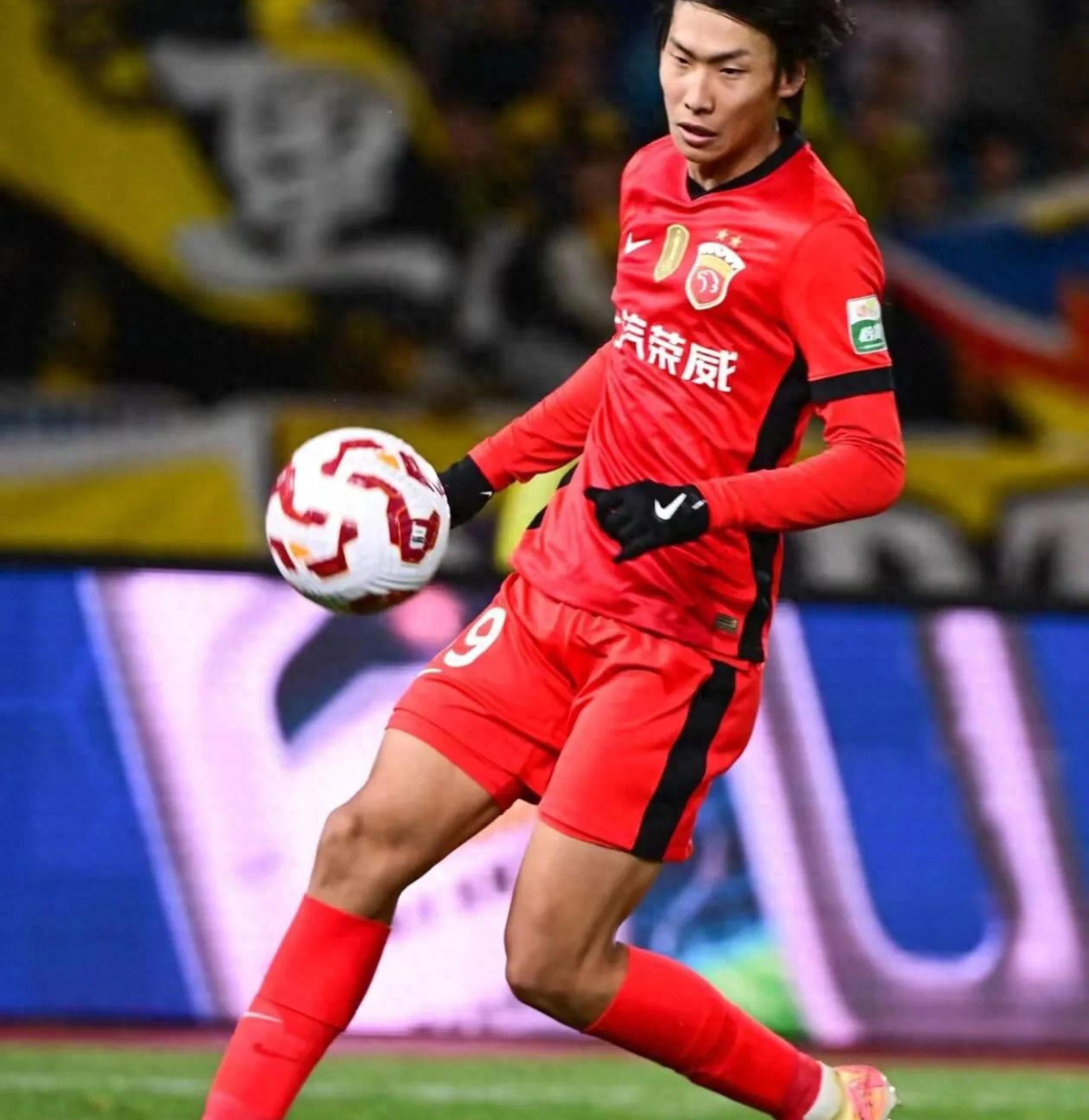 爱游戏在线-国内足坛焦点报道：顶级球队突然崭露头角，令人震惊的简单介绍