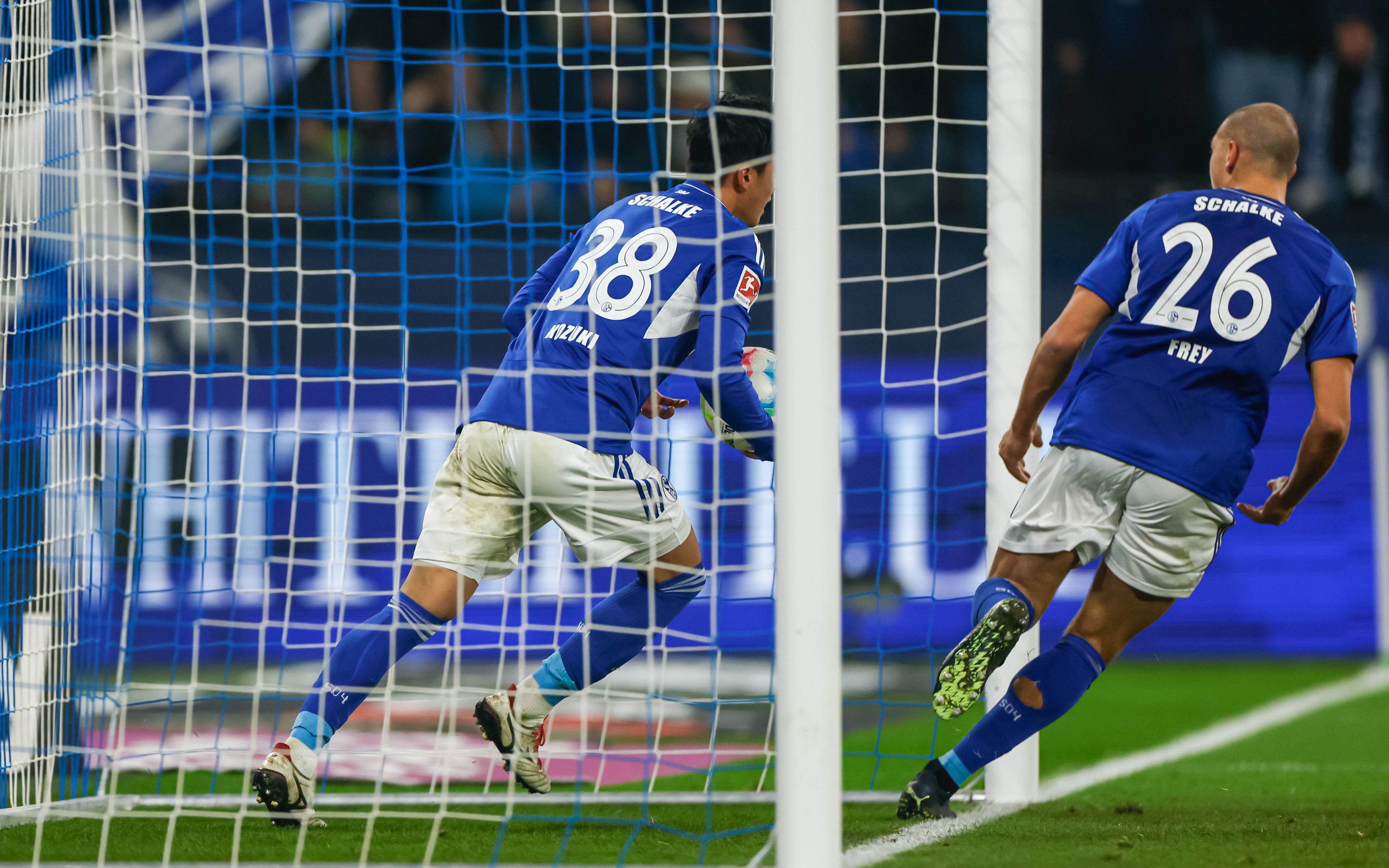 爱游戏官方入口-关于沙尔克04全队团结一致，拼搏取胜关键比赛的信息