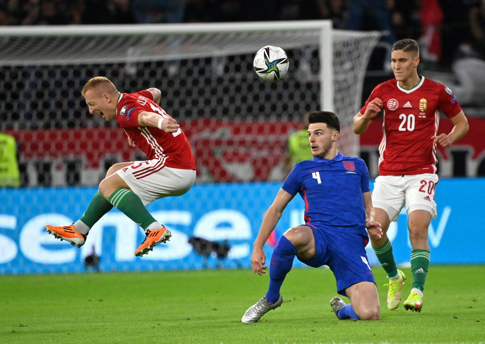 爱游戏官网入口-匈牙利与斯洛伐克互有攻防，激烈对抗