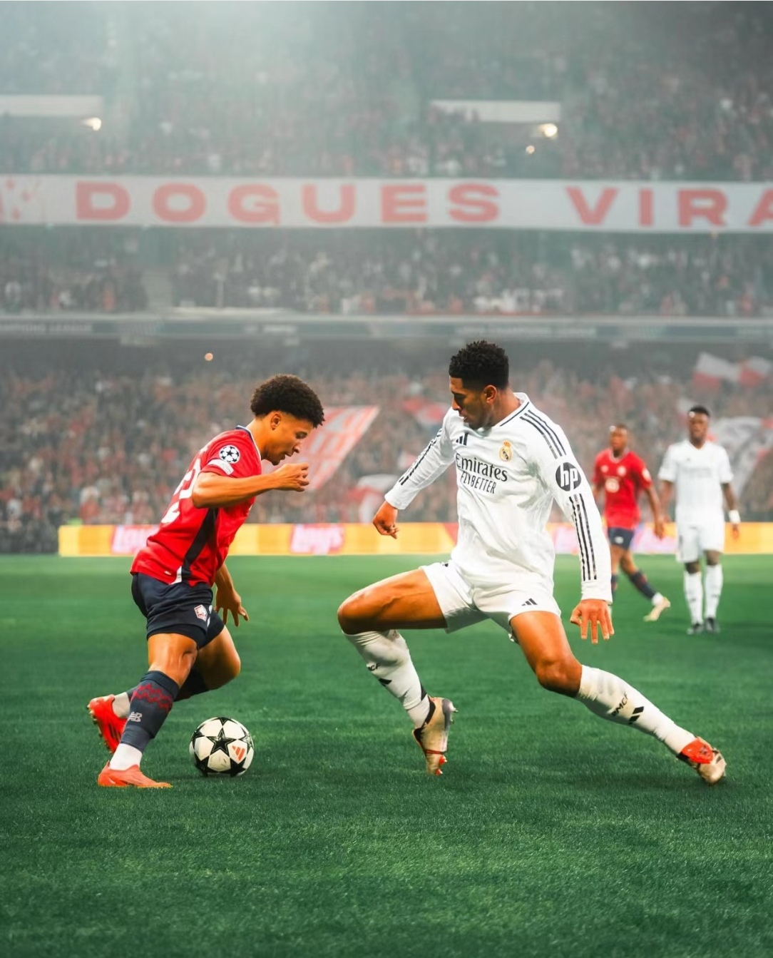 强强对话!两支顶级球队将在球场上展开激烈较量 强强对话!两支顶级球队将在球场上展开激烈较量